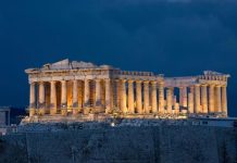 Detenido en Grecia un turista alemán por llevar en su carro una columna antigua robada