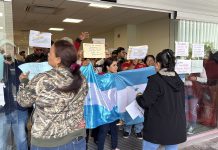 Empleados de Infop protestan en el CCG exigiendo permanencia laboral